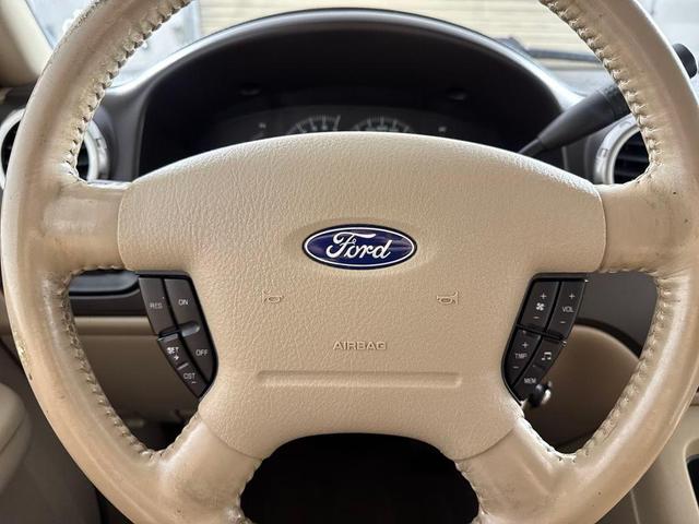 Photo of 2003 Black Clearcoat Ford Expedition