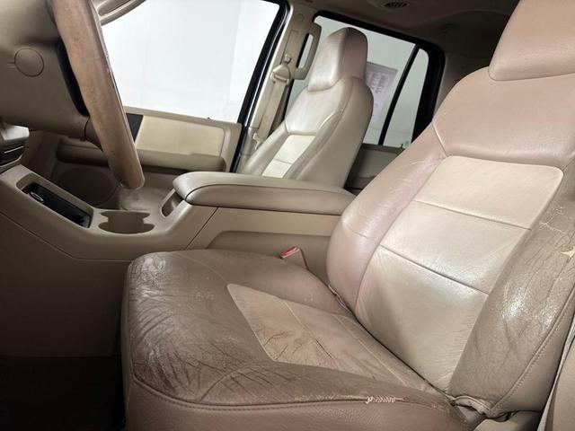 Photo of 2003 Black Clearcoat Ford Expedition
