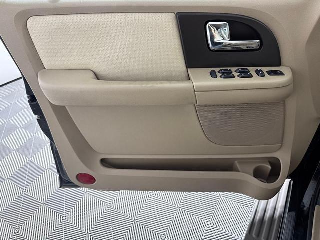 Photo of 2003 Black Clearcoat Ford Expedition