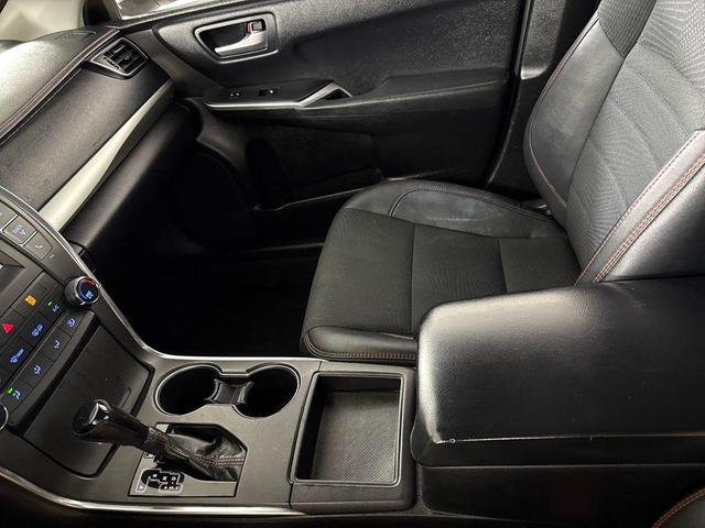Photo of 2017 Blizzard Pearl Toyota Camry