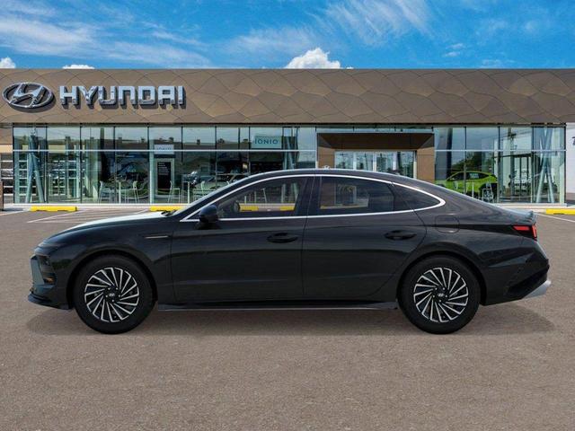 Photo of 2025 Abyss Black Hyundai SONATA Hybrid