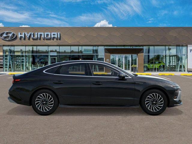 Photo of 2025 Abyss Black Hyundai SONATA Hybrid