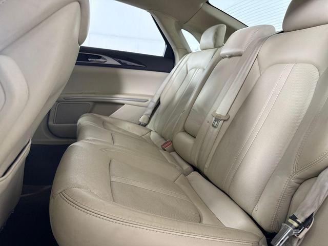 Photo of 2013 White Platinum Metallic Tri-Coat Lincoln MKZ