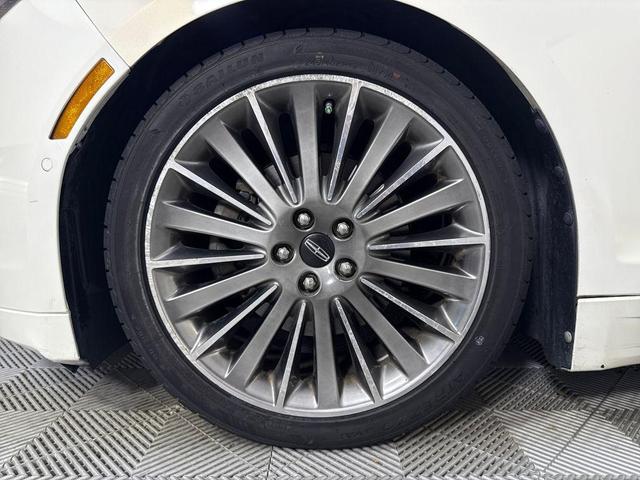 Photo of 2013 White Platinum Metallic Tri-Coat Lincoln MKZ