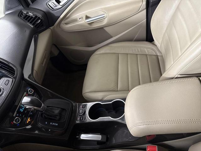 Photo of 2016 Blue Ford Escape