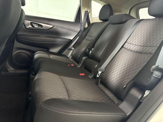 Photo of 2019 Pearl White Tricoat Nissan Rogue