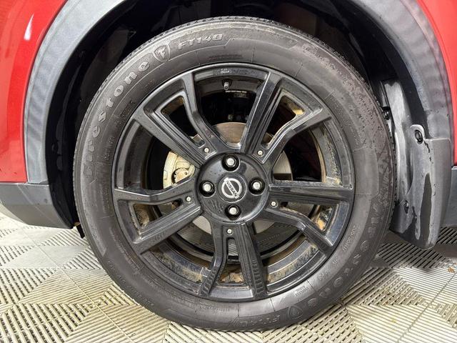Photo of 2019 Cayenne Red/Super Black Nissan Kicks