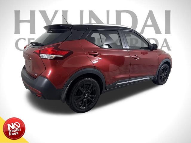 Photo of 2019 Cayenne Red/Super Black Nissan Kicks
