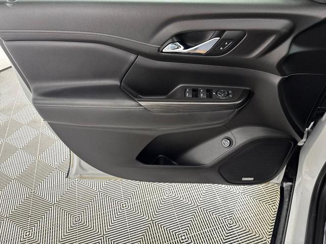 Photo of 2020 Summit White GMC Acadia