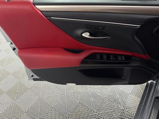 Photo of 2023 Iridium Lexus ES 300h