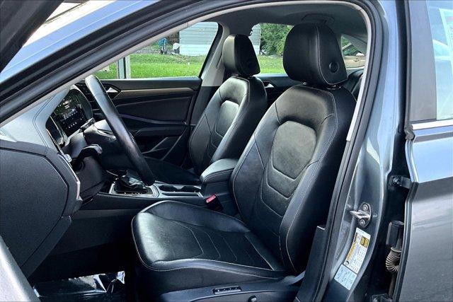 Photo of 2019 Platinum Gray Metallic Volkswagen Jetta