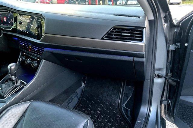 Photo of 2019 Platinum Gray Metallic Volkswagen Jetta