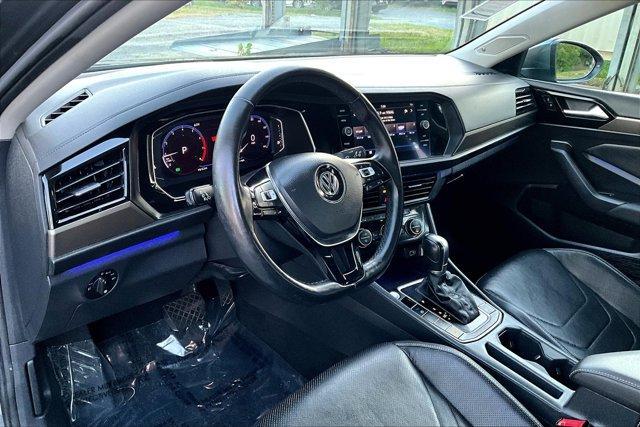 Photo of 2019 Platinum Gray Metallic Volkswagen Jetta