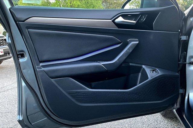 Photo of 2019 Platinum Gray Metallic Volkswagen Jetta