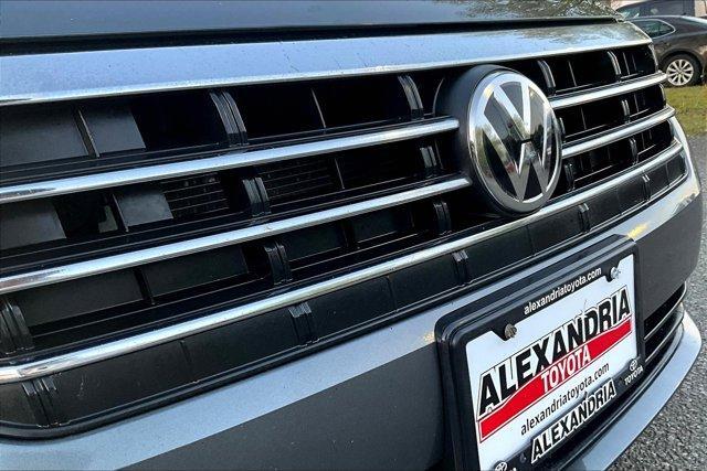 Photo of 2019 Platinum Gray Metallic Volkswagen Jetta