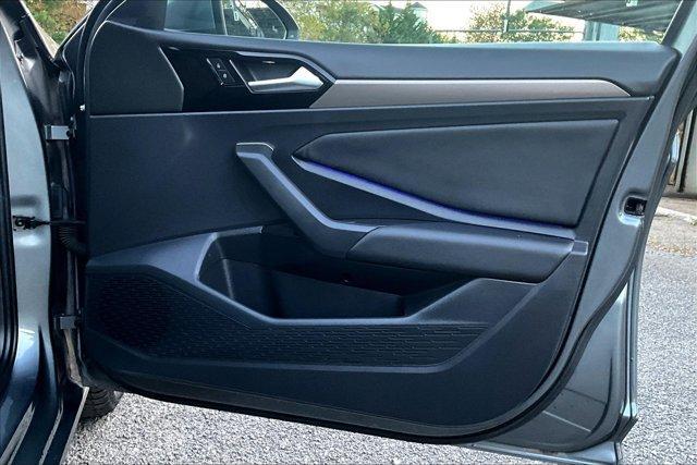 Photo of 2019 Platinum Gray Metallic Volkswagen Jetta