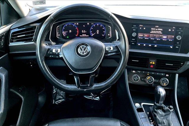 Photo of 2019 Platinum Gray Metallic Volkswagen Jetta