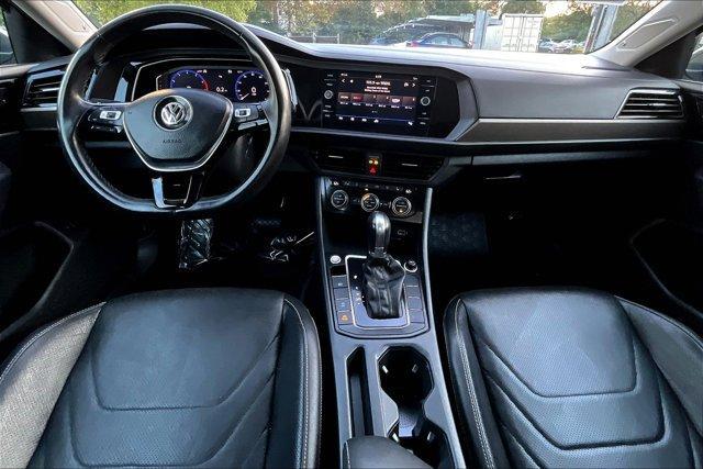 Photo of 2019 Platinum Gray Metallic Volkswagen Jetta
