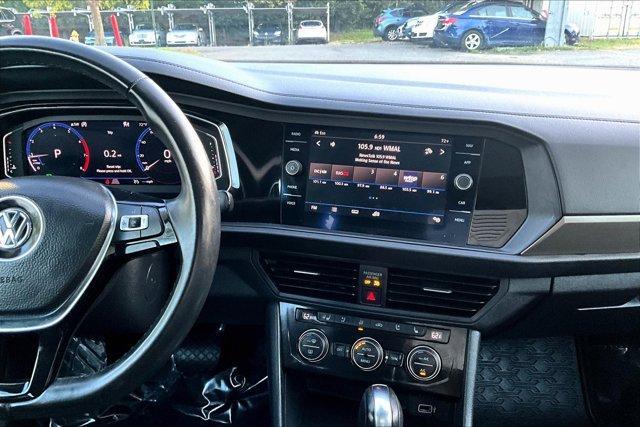 Photo of 2019 Platinum Gray Metallic Volkswagen Jetta
