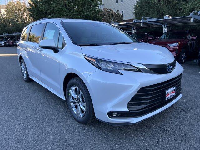 Photo of 2025 Wind Chill Pearl Toyota Sienna