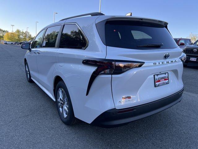 Photo of 2025 Wind Chill Pearl Toyota Sienna