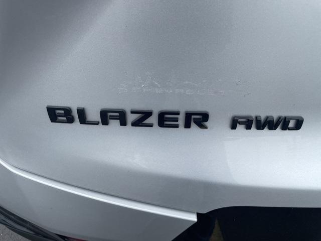 Photo of 2022 Silver Ice Metallic Chevrolet Blazer