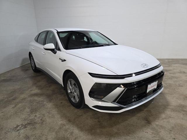 Photo of 2025 White Hyundai SONATA