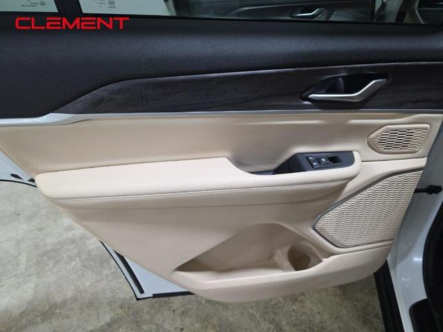 Photo of 2022 Bright White Clearcoat Jeep Grand Cherokee L