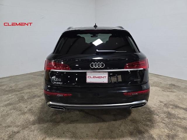 Photo of 2022 Mythos Black Metallic Audi Q5