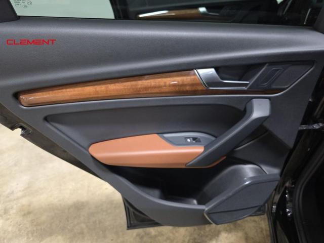 Photo of 2022 Mythos Black Metallic Audi Q5