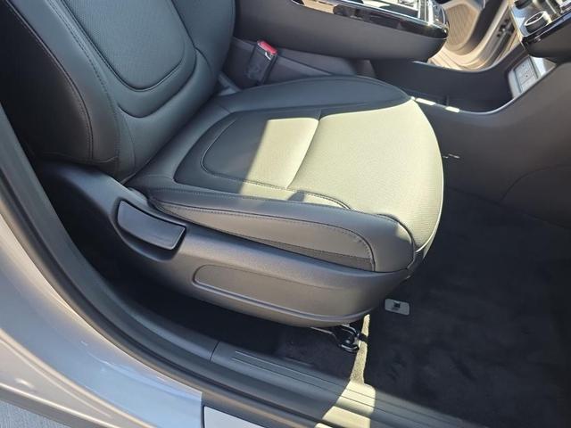 Photo of 2025 Shimmering Silver Hyundai TUCSON Hybrid