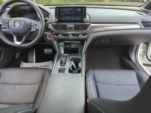 Photo of 2018 Platinum White Pearl Honda Accord