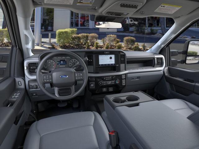 Photo of 2025 Oxford White Ford F-250