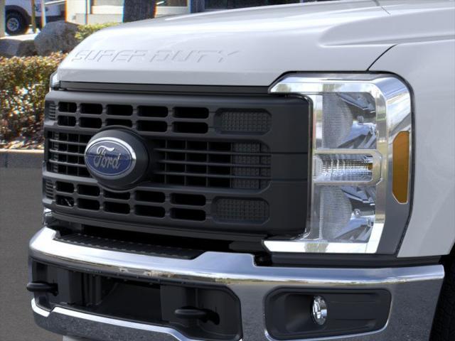 Photo of 2025 Oxford White Ford F-250