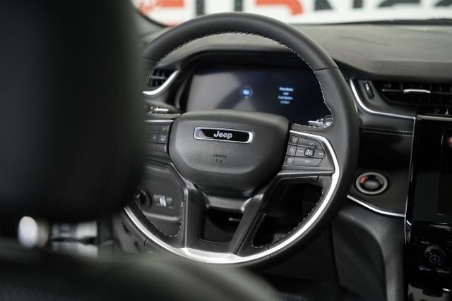 Photo of 2025 Bright White Clearcoat Jeep Grand Cherokee L