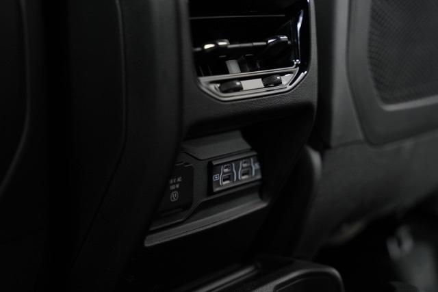 Photo of 2025 Bright White Clearcoat Jeep Grand Cherokee L
