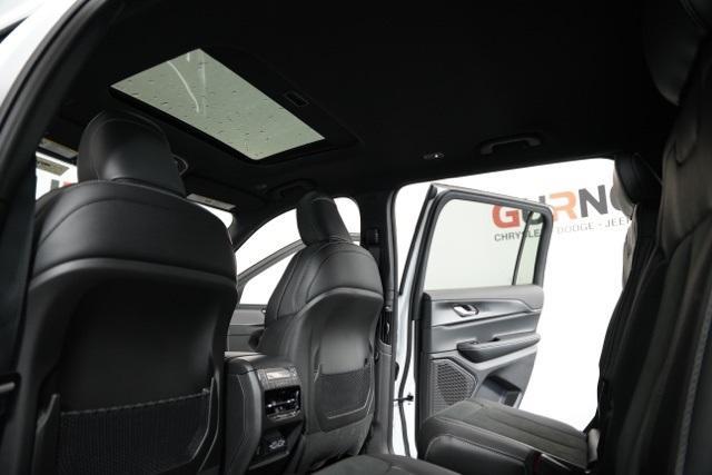 Photo of 2025 Bright White Clearcoat Jeep Grand Cherokee L