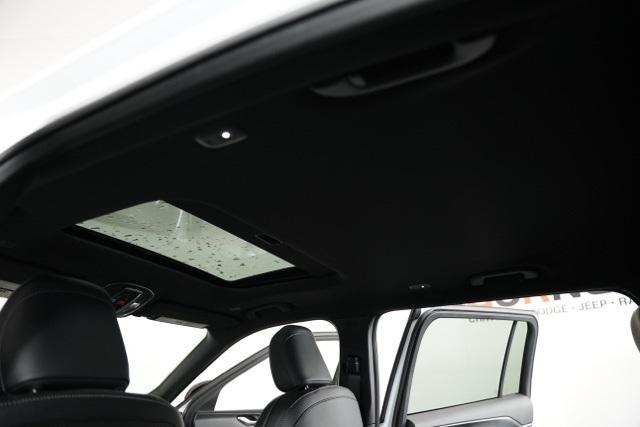Photo of 2025 Bright White Clearcoat Jeep Grand Cherokee L
