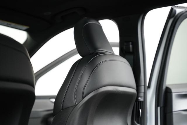 Photo of 2025 Bright White Clearcoat Jeep Grand Cherokee L