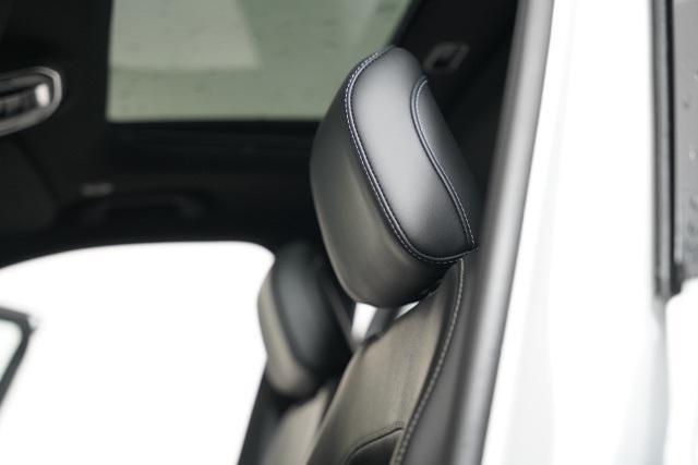 Photo of 2025 Bright White Clearcoat Jeep Grand Cherokee L