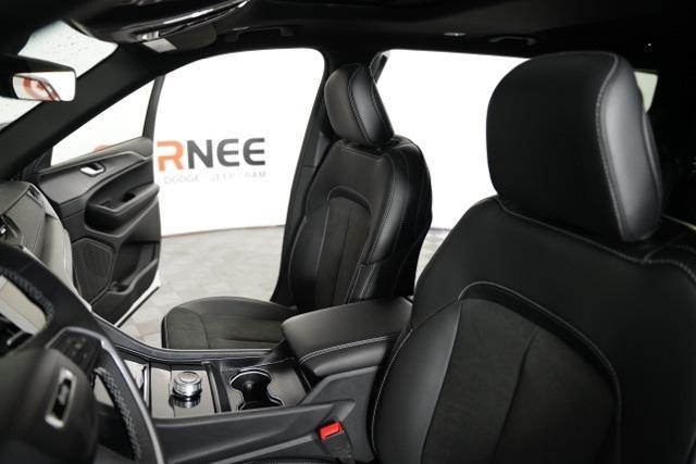 Photo of 2025 Bright White Clearcoat Jeep Grand Cherokee L
