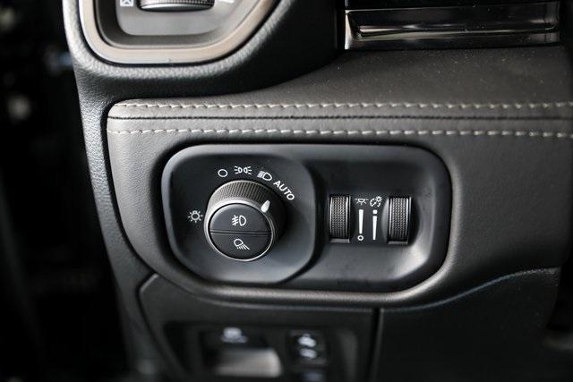 Photo of 2025 Diamond Black RAM 1500
