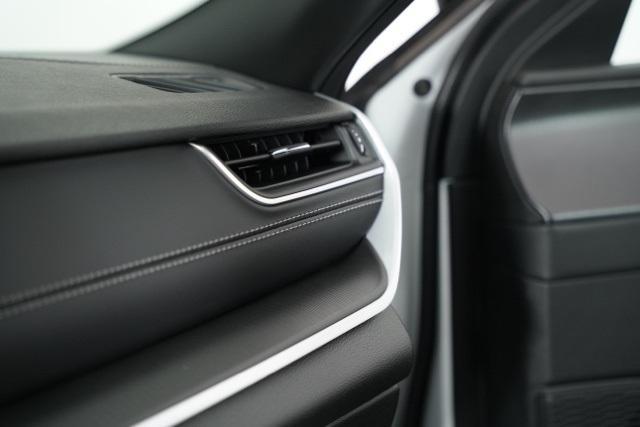 Photo of 2025 Bright White Clearcoat Jeep Grand Cherokee L