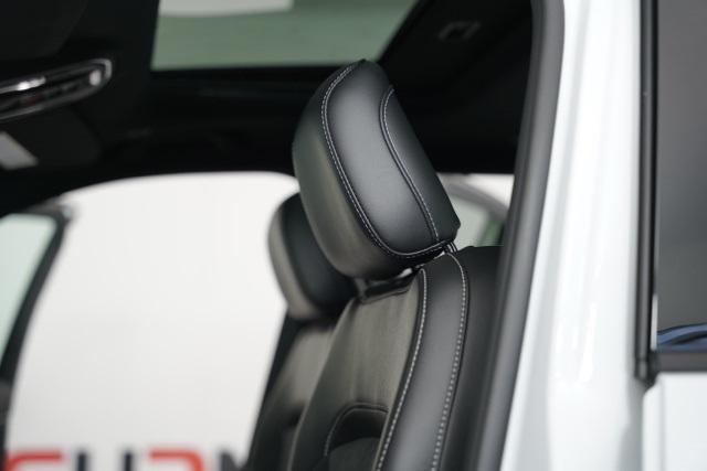 Photo of 2025 Bright White Clearcoat Jeep Grand Cherokee L