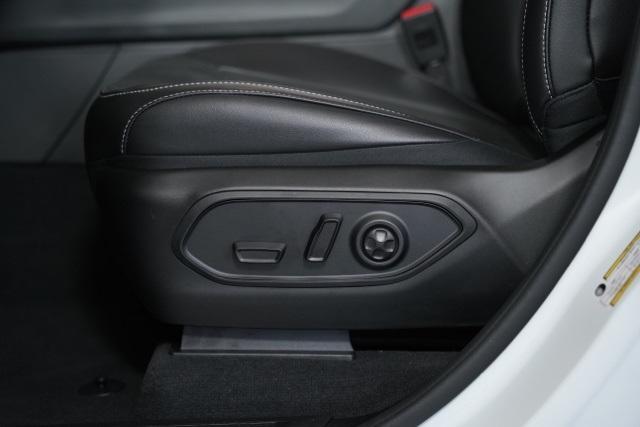 Photo of 2025 Bright White Clearcoat Jeep Grand Cherokee L