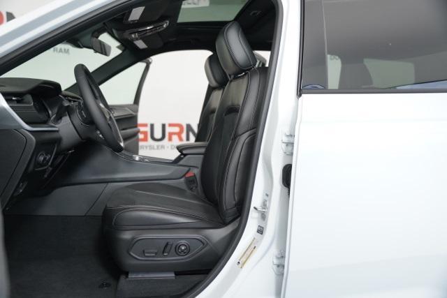 Photo of 2025 Bright White Clearcoat Jeep Grand Cherokee L