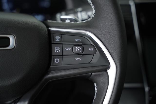 Photo of 2025 Bright White Clearcoat Jeep Grand Cherokee L