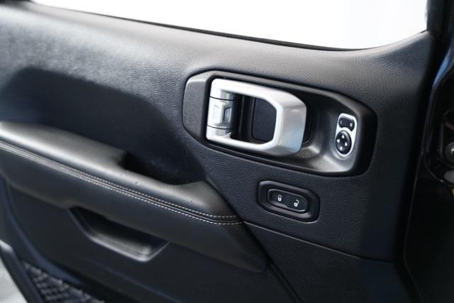 Photo of 2020 Black Clearcoat Jeep Gladiator
