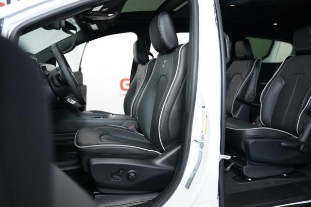 Photo of 2025 Bright White Clearcoat Chrysler Pacifica Hybrid