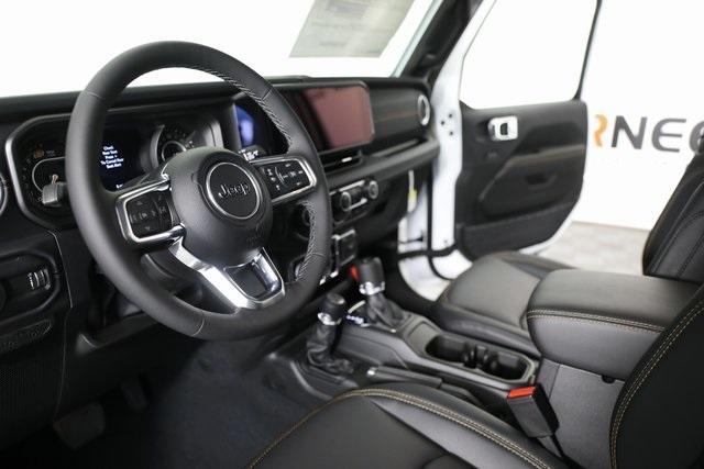Photo of 2025 Bright White Clearcoat Jeep Wrangler